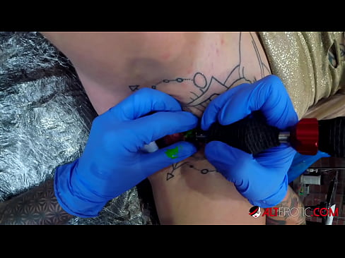 ❤️ tattooed ທີ່ສຸດ Hottie Sully Savage ໄດ້ຮັບ tattoo ສຸດ clitoris ຂອງນາງ ❤️❌ ພາບລາມົກທີ່ມີຄຸນນະພາບ ຢູ່ພວກເຮົາ ️❤